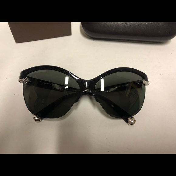 Louis Vuitton Violette Sunglasses - Picture 8 of 8